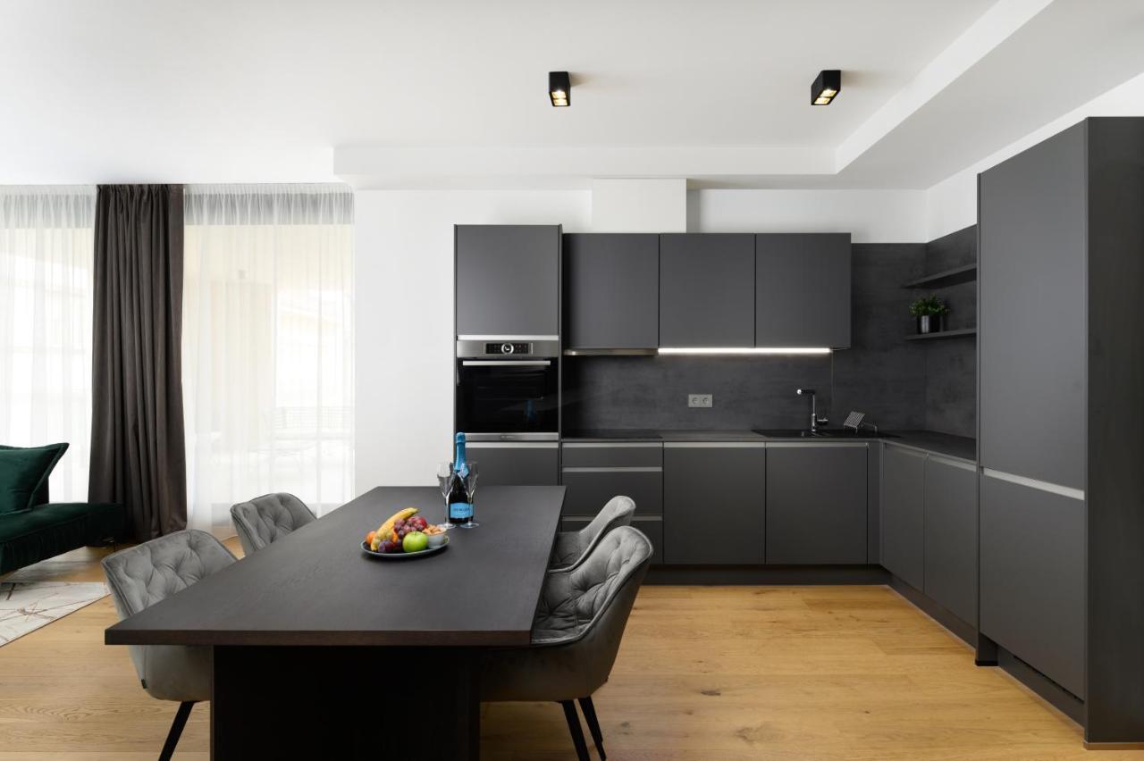 Hotel de apartamente Emerald Downtown Luxury By Continental Group 2*