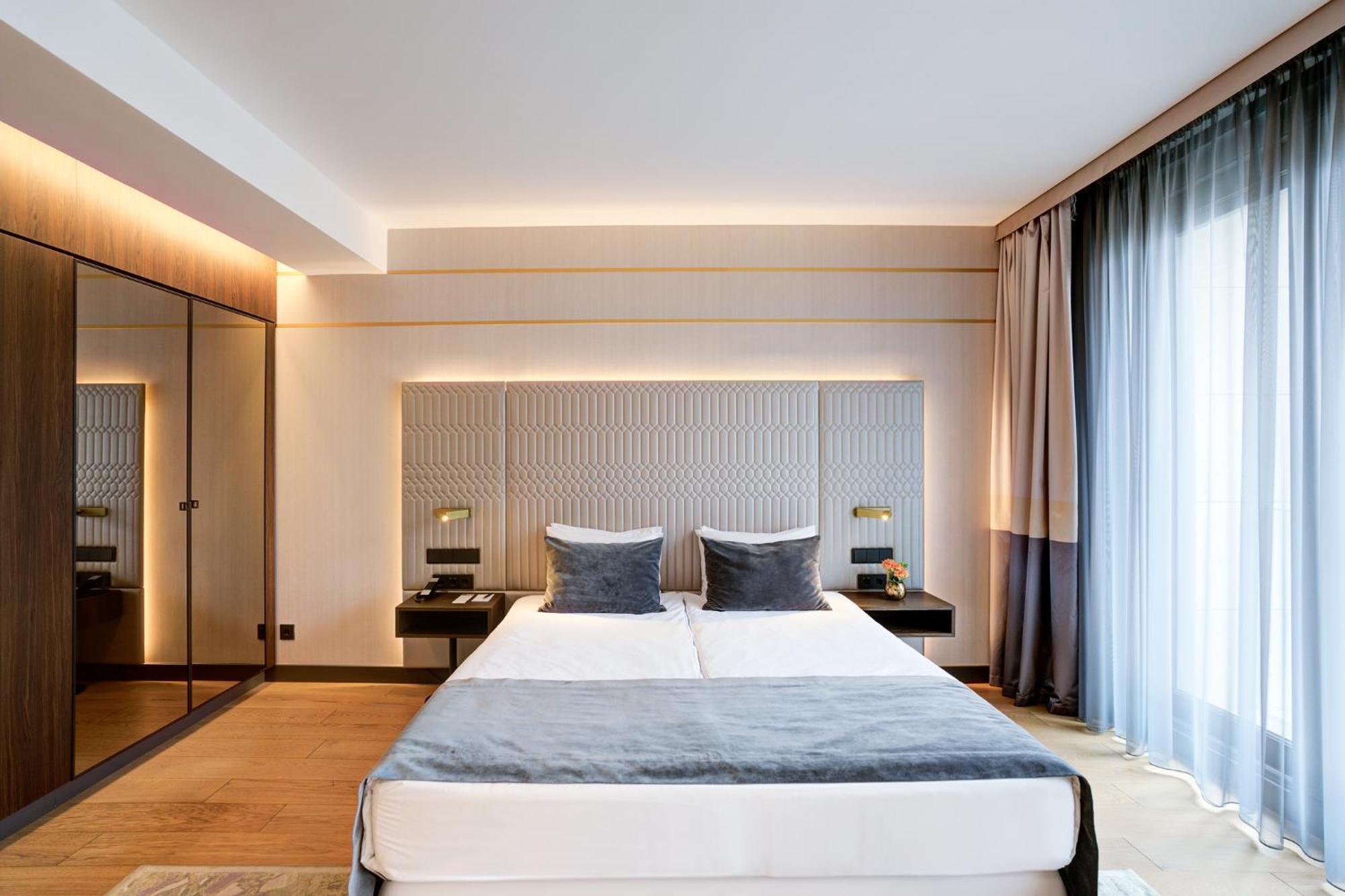 Hotel de apartamente Emerald Downtown Luxury By Continental Group