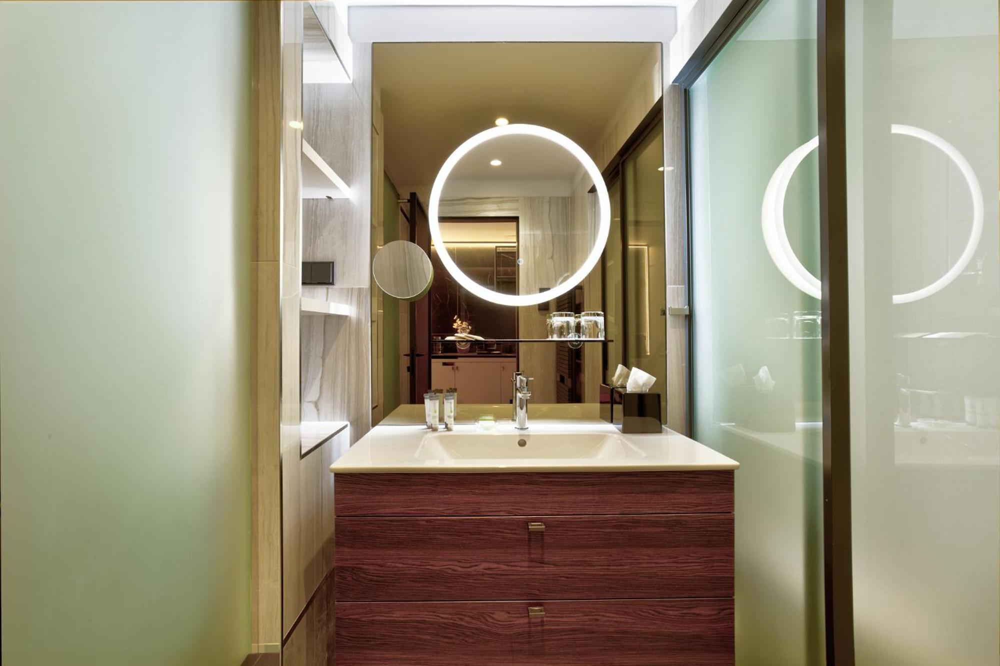 Hotel de apartamente Emerald Downtown Luxury By Continental Group 2*