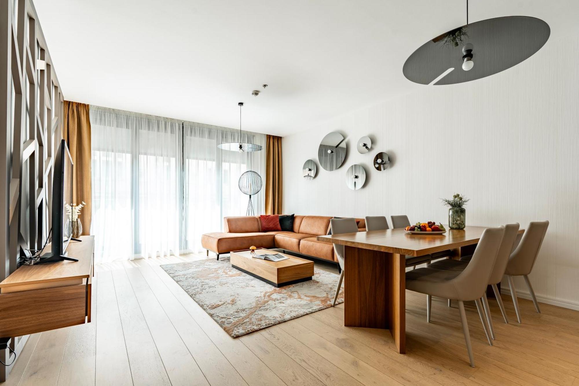 Emerald Downtown Luxury By Continental Group